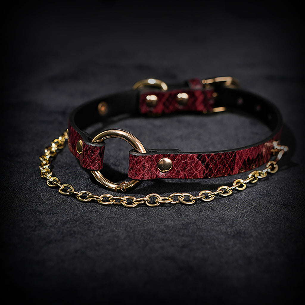 Daluse Gold Ring Chain Collar Red Snake Pattern Leather Choker Necklace