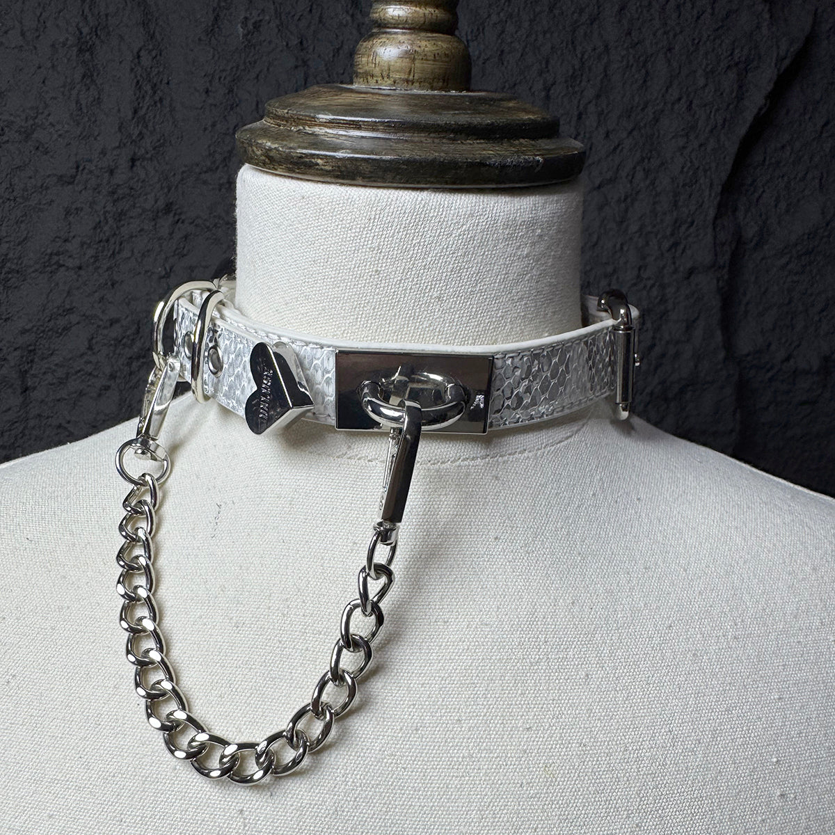 Daluse Snake Pattern Leather Silver Chain Adjustable Choker Necklace Collar