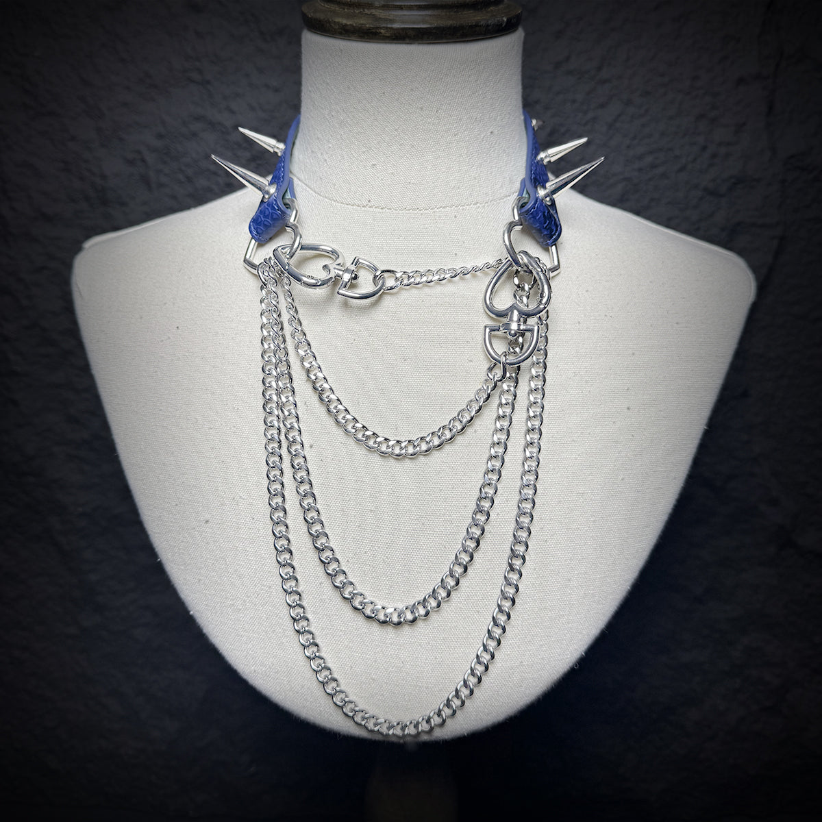 Daluse Blue Snakeskin Riveted Heart Shaped Choker Titanium Double Chain Adjustment Collar Necklace