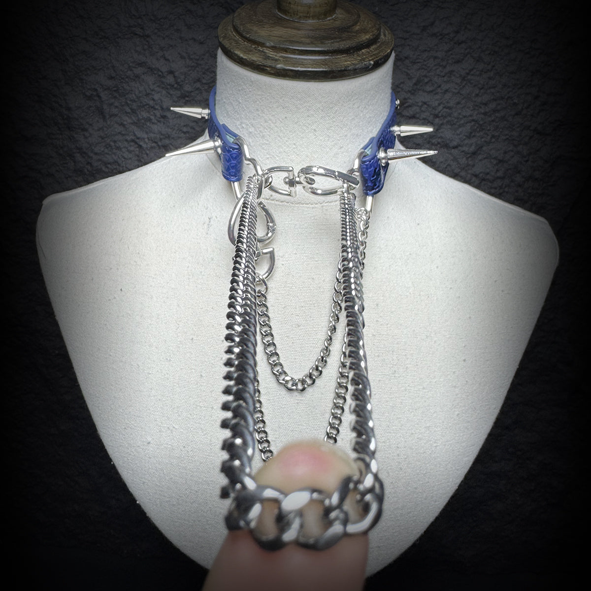 Daluse Blue Snakeskin Riveted Heart Shaped Choker Titanium Double Chain Adjustment Collar Necklace