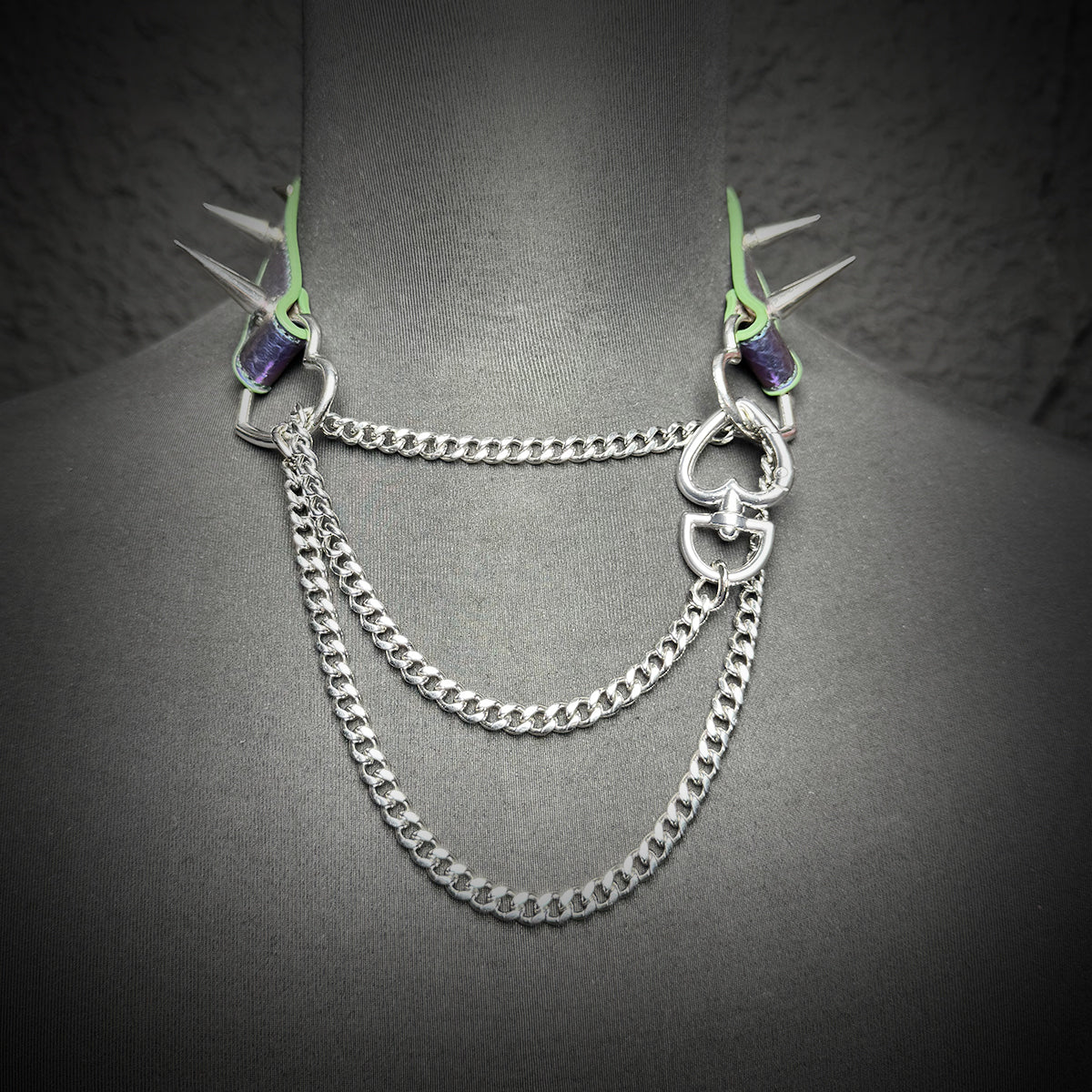 Daluse Colorful Color Changing Leather Rivet HeartShaped Clasp Choker Single Titanium Steel Chain Adjustment Collar Necklace