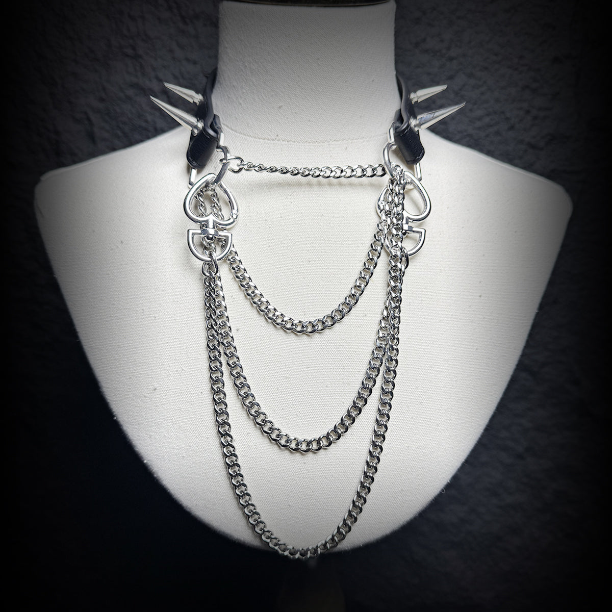 Daluse Riveted Heart Shaped Leather Choker with Titanium Double Chain Adjustment Collar Necklace