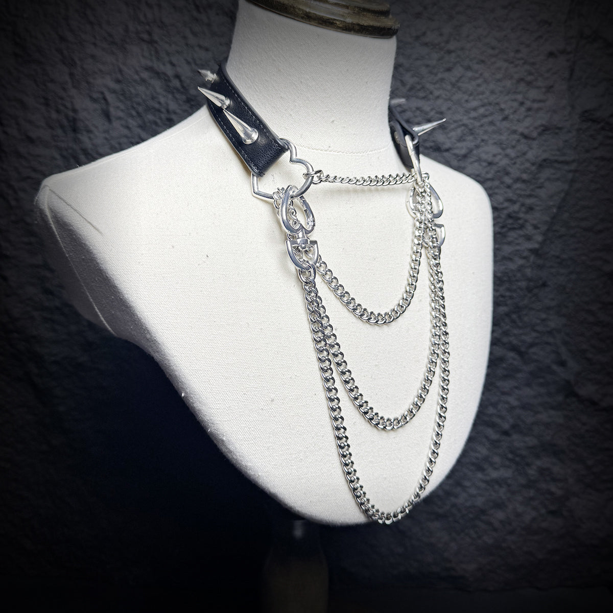 Daluse Riveted Heart Shaped Leather Choker with Titanium Double Chain Adjustment Collar Necklace