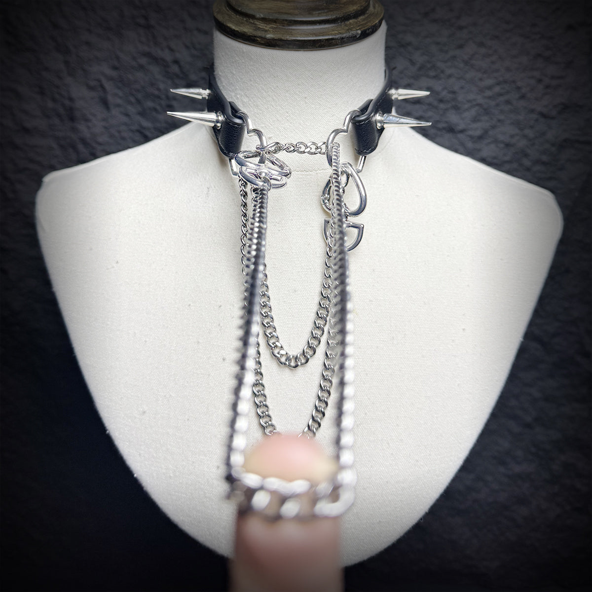Daluse Riveted Heart Shaped Leather Choker with Titanium Double Chain Adjustment Collar Necklace