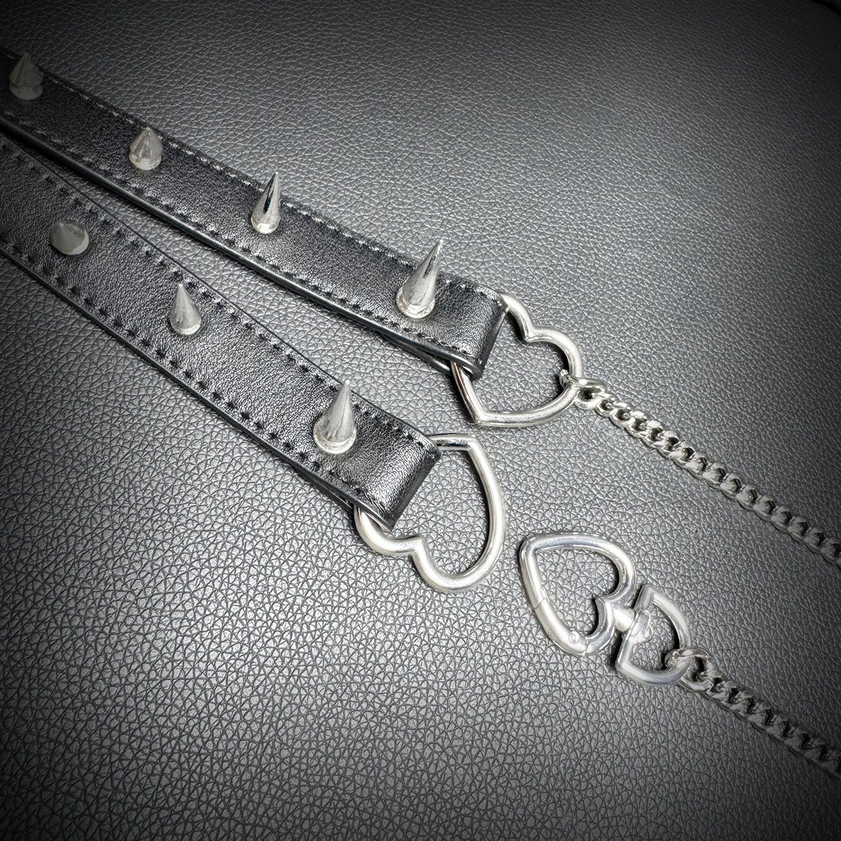 Daluse Riveted HeartShaped Buckle Leather Choker Single Titanium Chain Versatile Collar Necklace