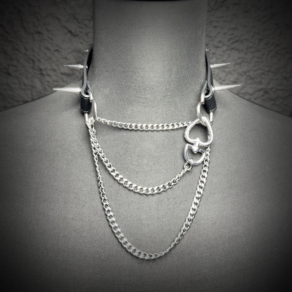 Daluse Riveted HeartShaped Buckle Leather Choker Single Titanium Chain Versatile Collar Necklace