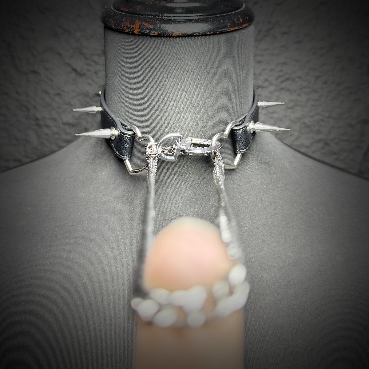 Daluse Riveted HeartShaped Buckle Leather Choker Single Titanium Chain Versatile Collar Necklace