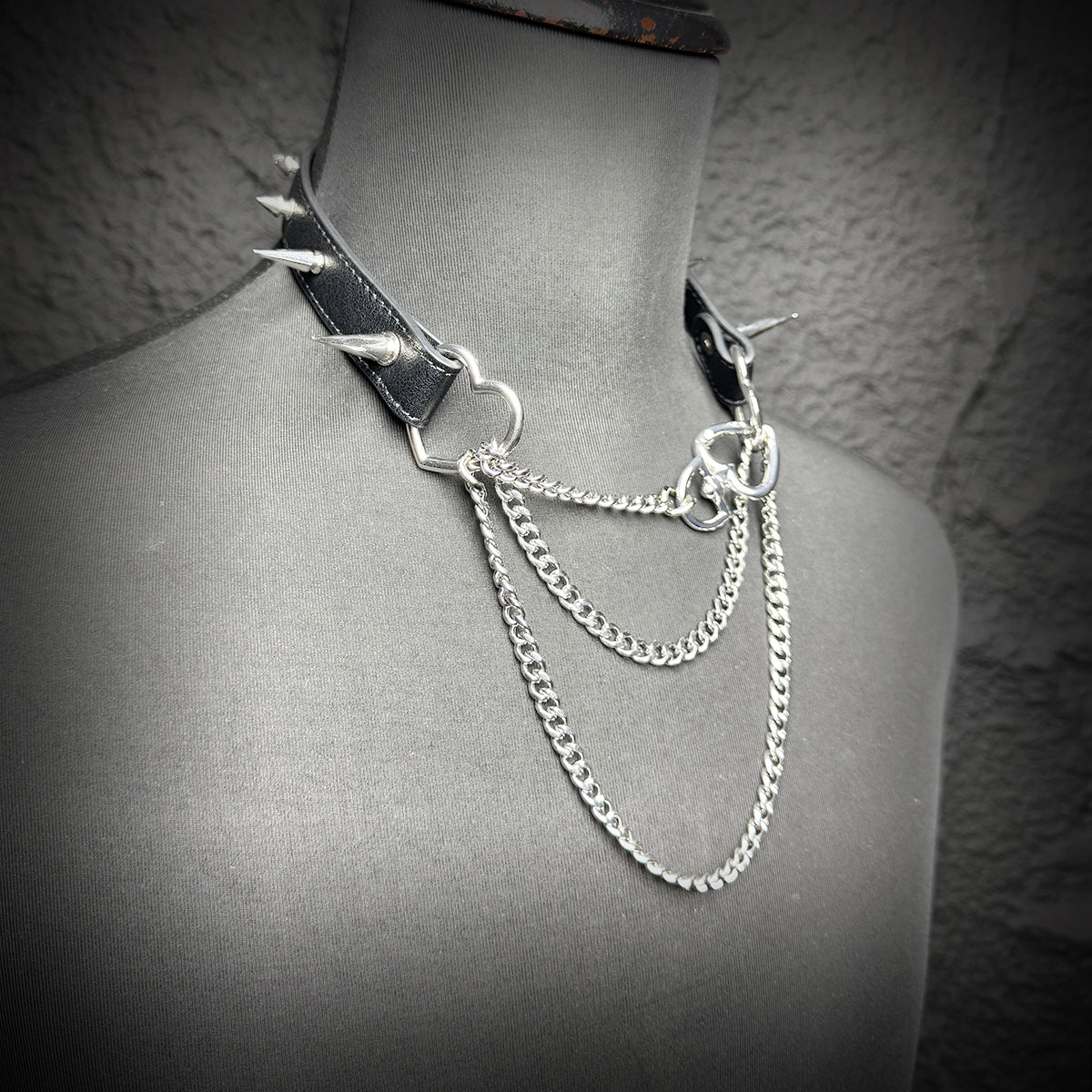 Daluse Riveted HeartShaped Buckle Leather Choker Single Titanium Chain Versatile Collar Necklace