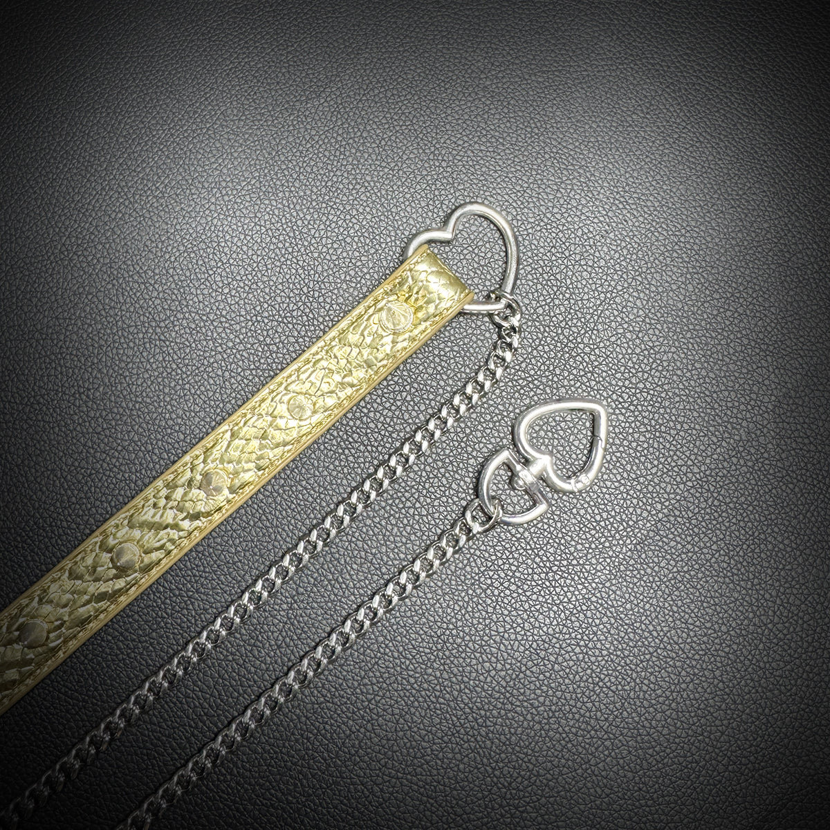 Daluse Crushed Gold Leather Rivet Heart Shaped Buckle Choker Single Titanium Steel Chain Adjustment Collar Necklace
