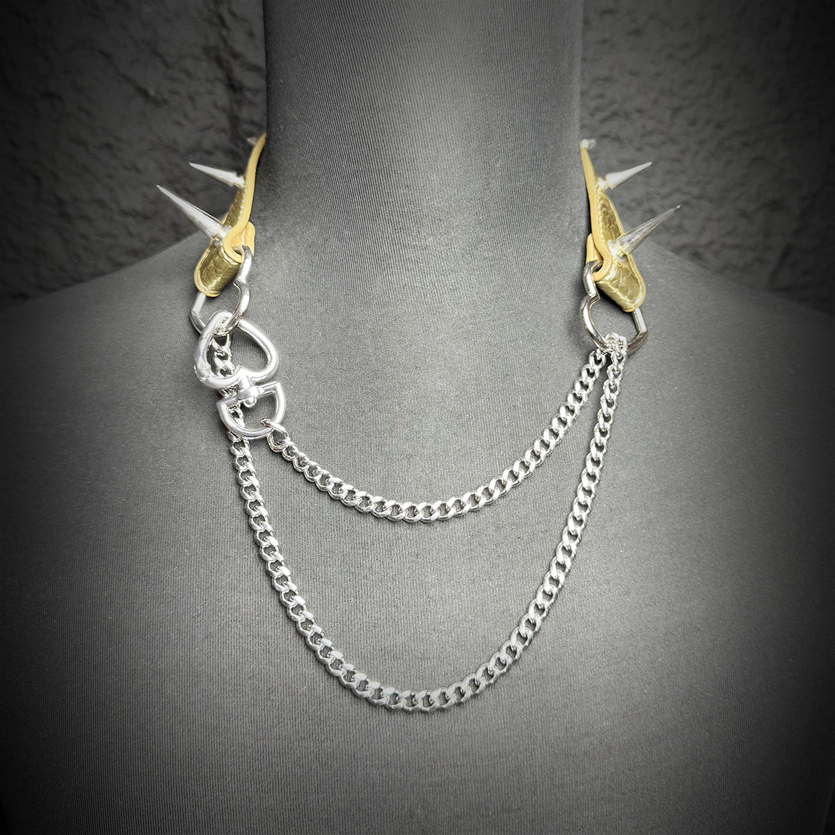 Daluse Crushed Gold Leather Rivet Heart Shaped Buckle Choker Single Titanium Steel Chain Adjustment Collar Necklace