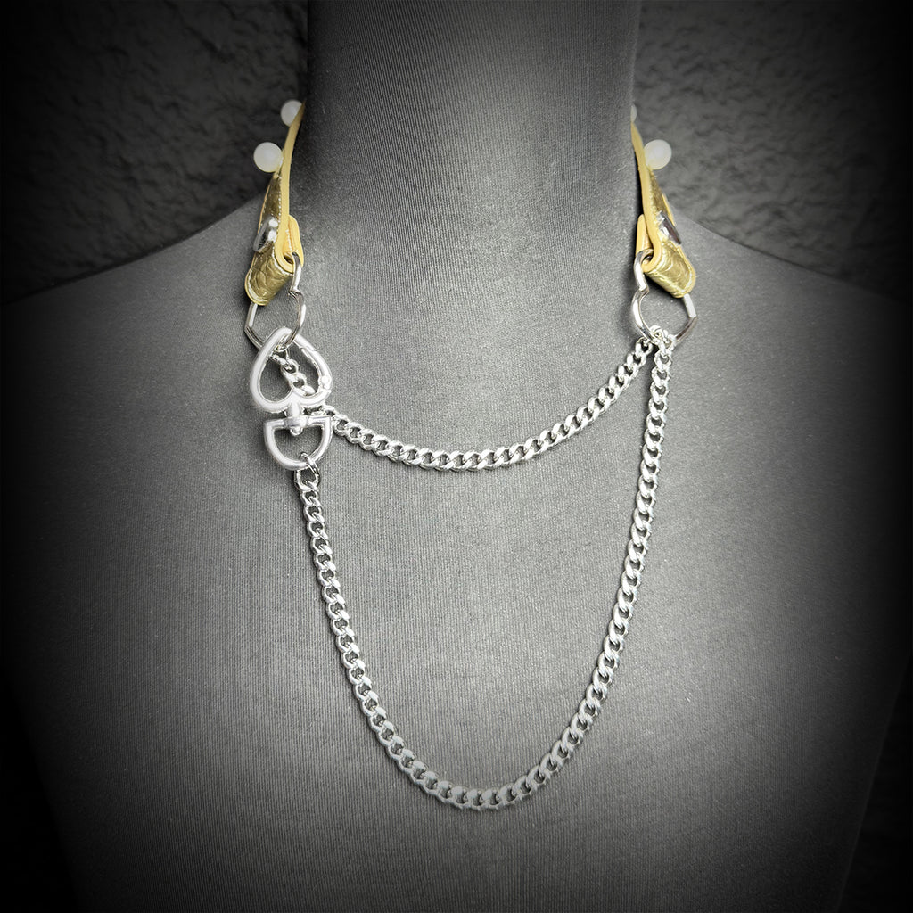 Daluse Crushed Gold Leather Pearl Heart Shaped Clasp Choker Single Titanium Steel Chain Adjustable Collar Necklace