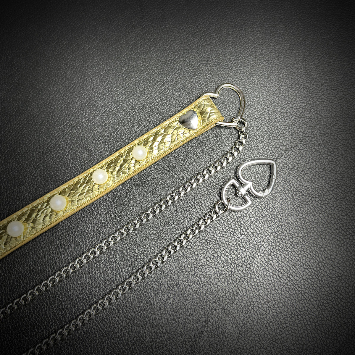 Daluse Crushed Gold Leather Pearl Heart Shaped Clasp Choker Single Titanium Steel Chain Adjustable Collar Necklace