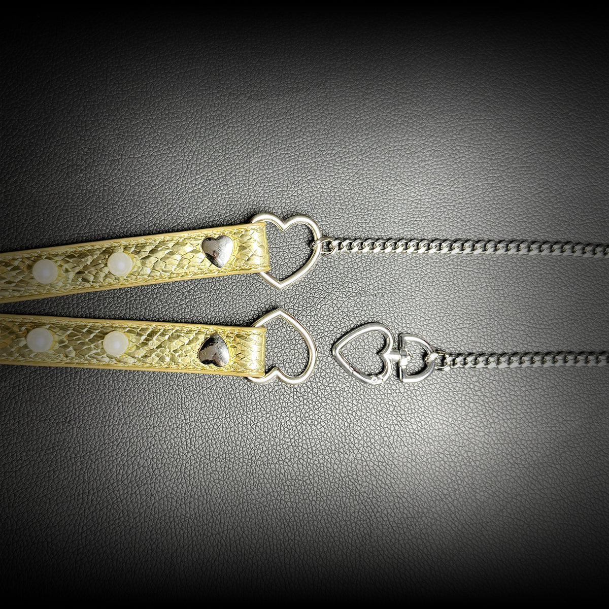 Daluse Crushed Gold Leather Pearl Heart Shaped Clasp Choker Single Titanium Steel Chain Adjustable Collar Necklace